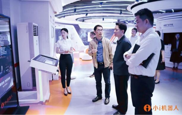 【合作伙伴】上海嘉定區(qū)委書(shū)記陸方舟一行蒞臨小i機(jī)器人調(diào)研考察
