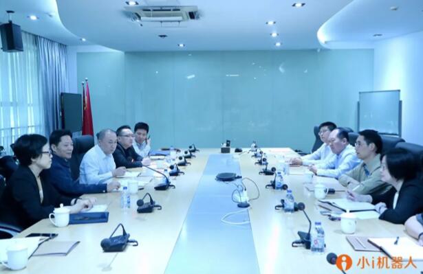 【合作伙伴】上海嘉定區(qū)委書(shū)記陸方舟一行蒞臨小i機(jī)器人調(diào)研考察